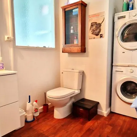 Spacious 4 People Parking, Bright Apartment