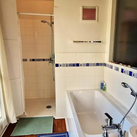 Apartment Spacious 4 People Parking, Bright Aix-en-Provence